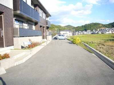 【駐車場】 | シャーメゾン南丹 | 車をお持ちの方に嬉しい駐車場付きの物件です
