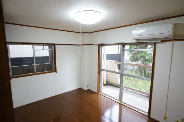 【洋室】 | グリーンヒルズ新津 | 二面採光♪