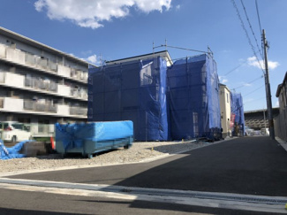 【前面道路含む現地写真】