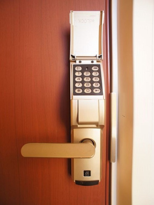 【設備】 | ヴィラージュ・ド・シャンテ | 鍵を持たずに済む電子ロックのお部屋です♪