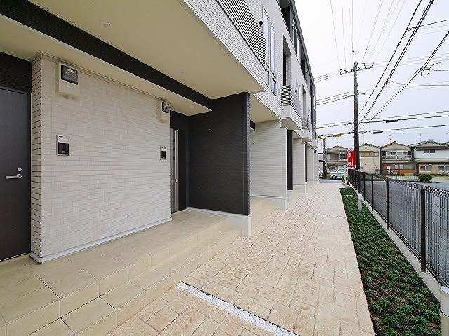 ステラのその他共用部分|広いエントランスは出入りもしやすいですね