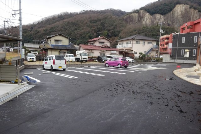 優竣弐番館の駐車場