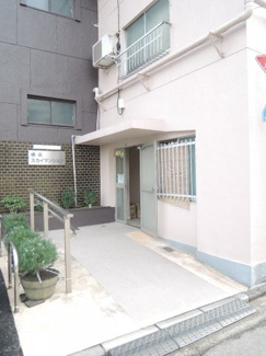 【エントランス】 | 京浜急行本線「生麦」駅徒歩7分と好立地。