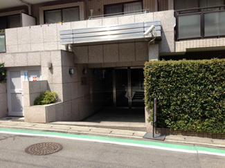 【エントランス】 | 東急田園都市線「宮前平」駅徒歩10分、急行停車駅「鷺沼」駅徒歩12分