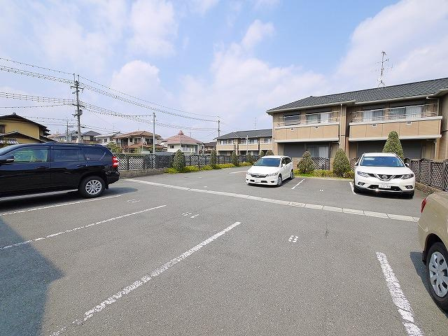 昴の郷学園前の駐車場|駐車スペースもあります