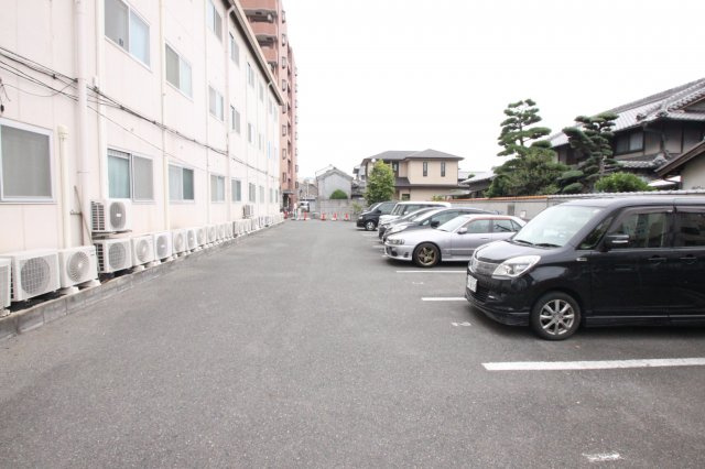 サンシャイン新家宮嶋( 近畿大学 一人暮らし )の駐車場|来客用パーキング有り！入居者様ご訪問時に、無料でご利用いただけます（台数には限りがございます）