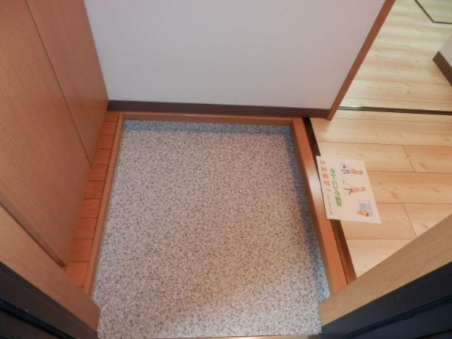 ニューシャルマンⅡの玄関|同タイプ間取りの写真を使用。