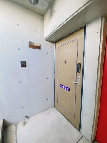 リバーサイドJ1の玄関