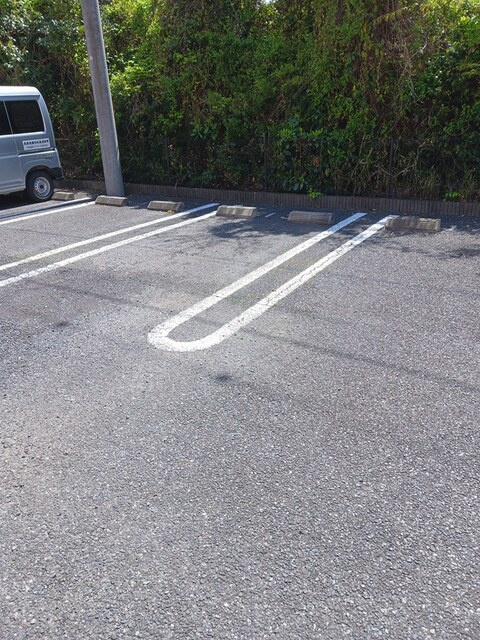 ハーモニーAの駐車場