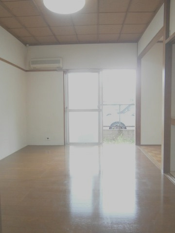 小金井市東町４丁目のアパートの洋室