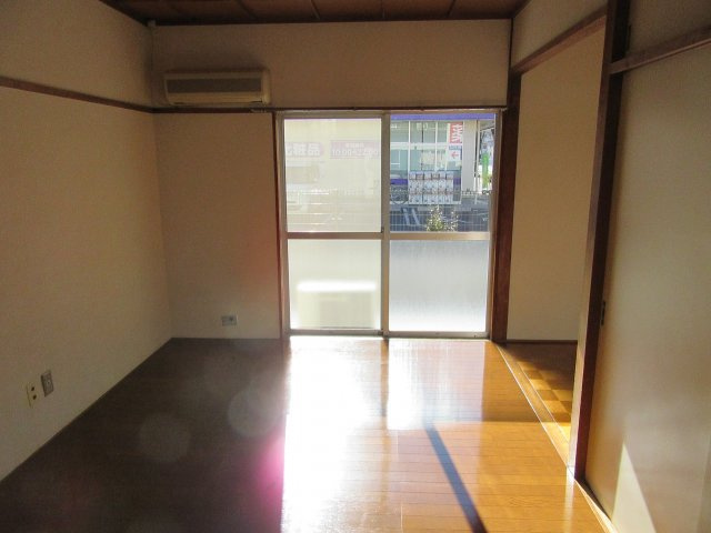 小金井市東町４丁目のアパートの洋室