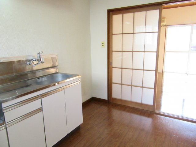 小金井市東町４丁目のアパートのキッチン