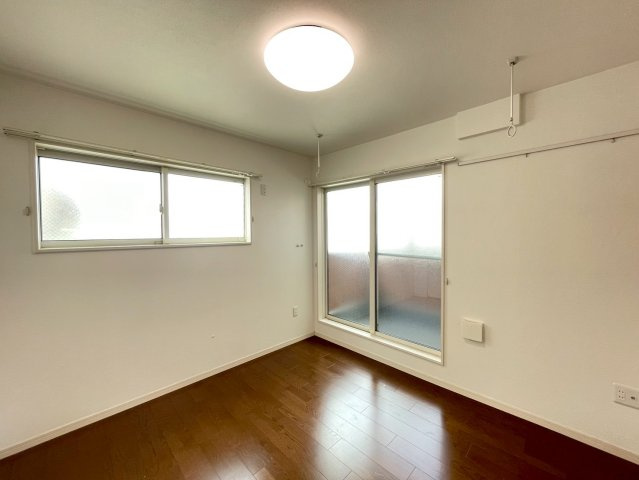グランオリオン柏田東町の洋室