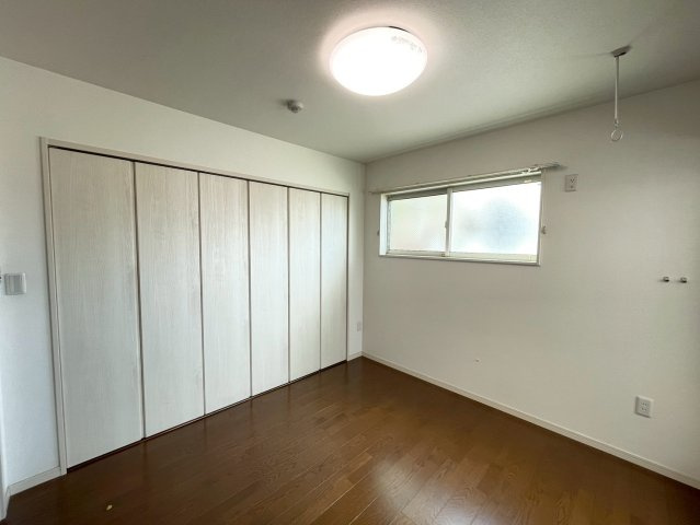 グランオリオン柏田東町の洋室