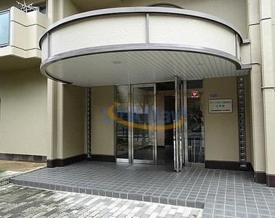 【エントランス】 | グリーンシティＯＳＡＫＡ参号棟 | 暮らしやすさが際立つ成熟した住宅地
24時間営業のスーパーマーケットコーヨー鷺洲店をはじめ、活気ある商店街もすぐそばに。日常のお買い物施設も充実しています！