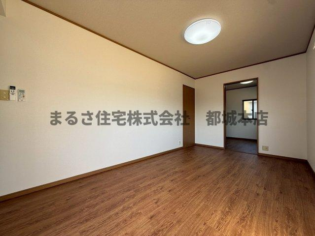 メゾンETO5の居間・リビング