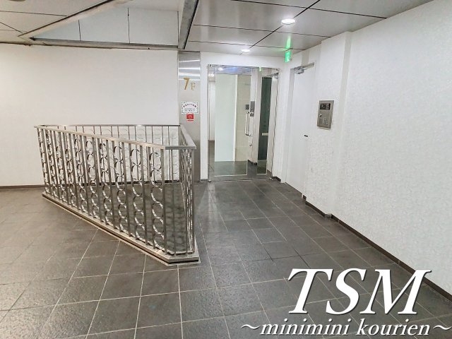 ＬＥＯＮ’Ｓ　ＢＵＩＬＤＩＮＧのエントランス