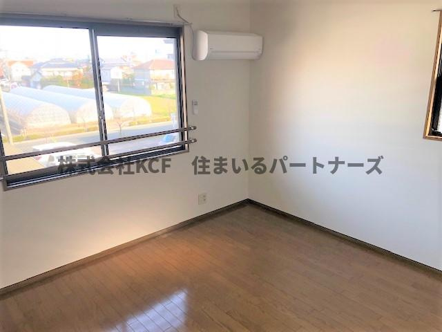 バティール西小森野B棟の寝室|広くて明るい寝室