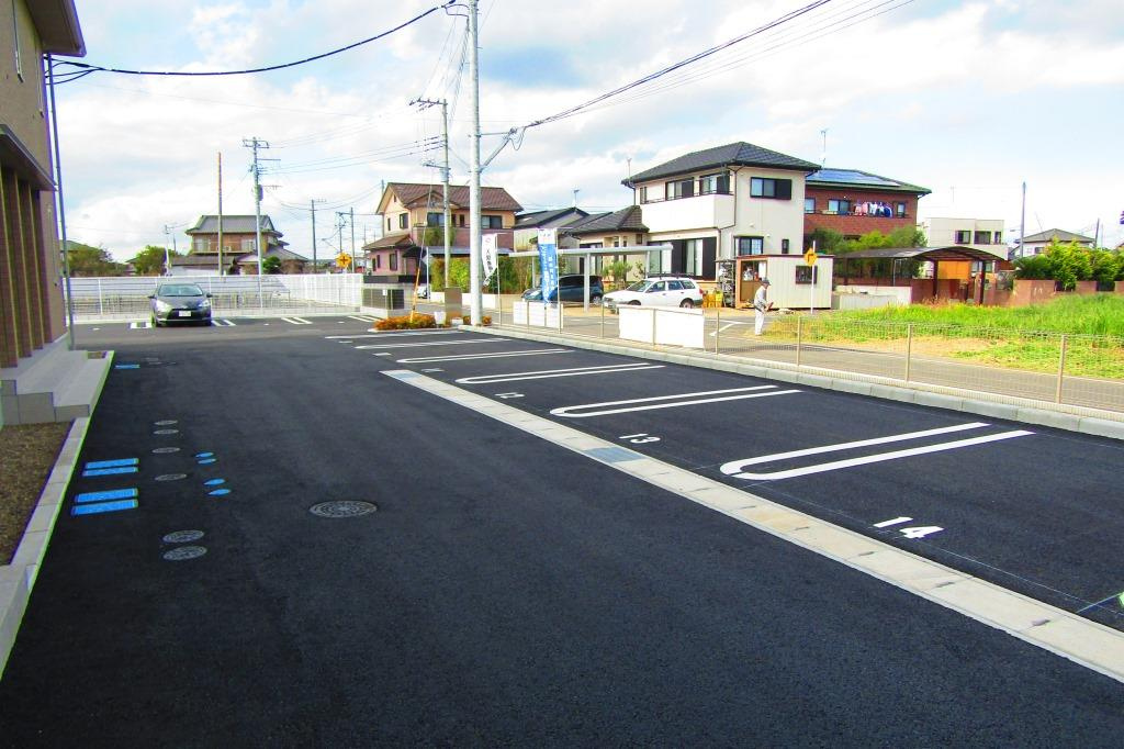 神栖市筒井のアパートの駐車場
