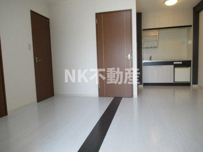 【居間・リビング】 | ブランチ613（鴻池新田賃貸） | こちらのリビングで趣味の時間をお楽しみください