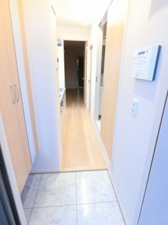 【展望】 | 玄関から室内への景観です！キッチンの奥に洋室8帖のお部屋があります♪