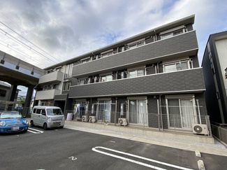 【外観】 | 京王相模線「京王稲田堤」駅・JR南武線「稲田堤」駅まで徒歩4分の好立地！駅近で通勤・通学にも便利！