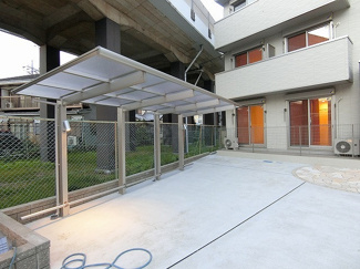 【その他共用部分】 | 屋根付きの駐輪場で雨が降っても大切な自転車が濡れなくてすみますね♪荷物が重いときに自転車があれば助かりますね！