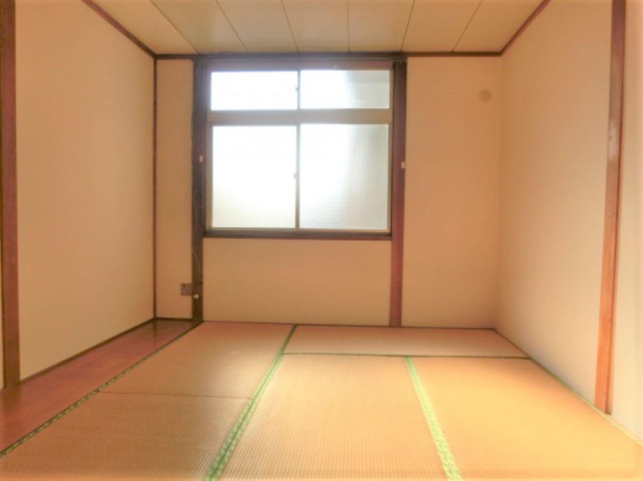 リトルハイツの寝室|明るい和室です