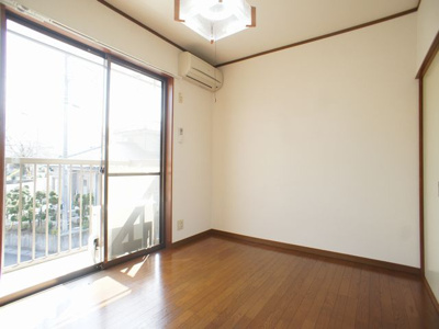 【子供部屋】 | レジデンス吉原 | 2階南側洋間！快適に過ごせるエアコン付きです♪