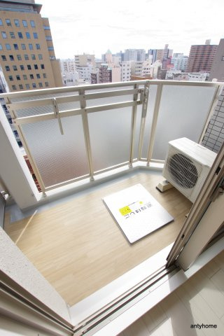 エスリード難波セントラル　仲介手数料無料のバルコニー