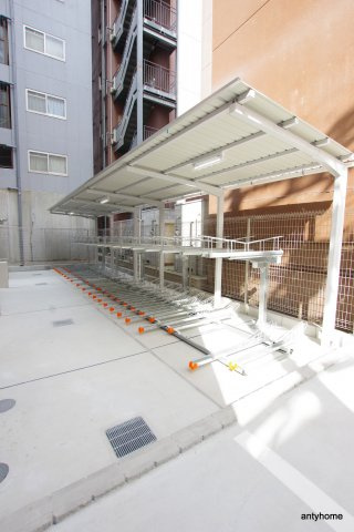 エスリード難波セントラル　仲介手数料無料の駐車場