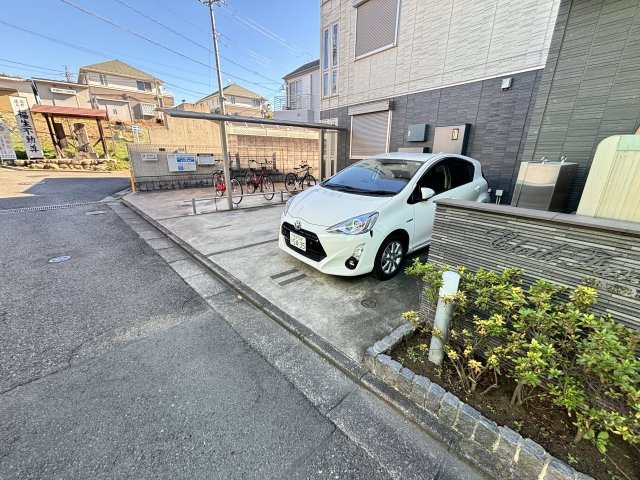 エトワール福生の駐車場