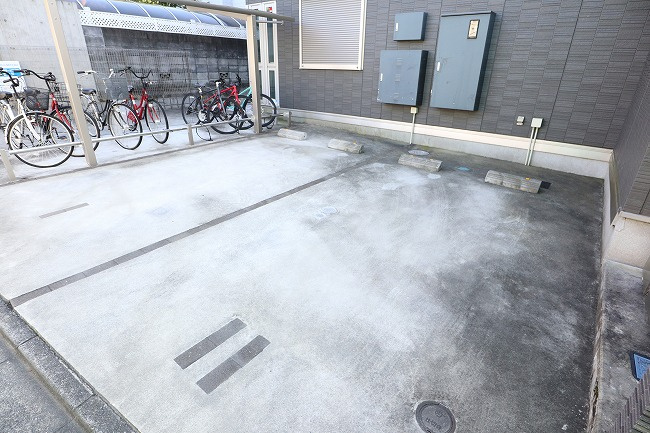 エトワール福生の駐車場