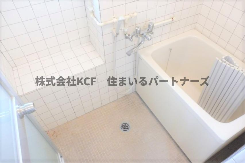翠水ビルの浴室|日々の疲れを癒すお風呂付です