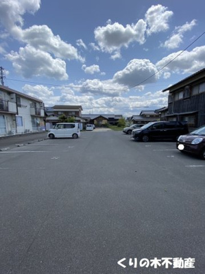 【駐車場】 | シャルマン・メゾン | 駐車場があるので、車を買う予定の方も安心です