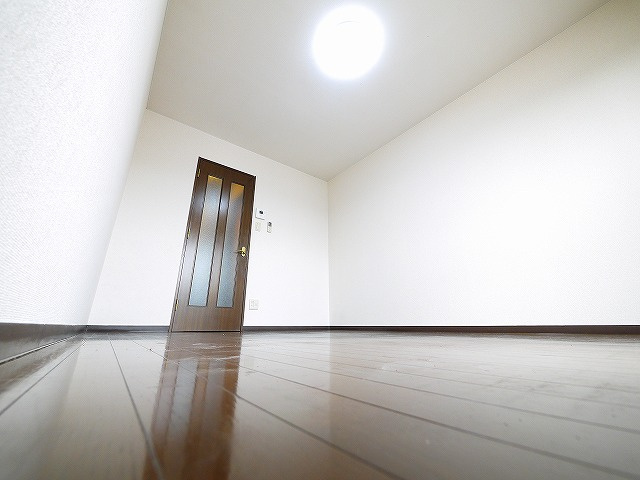 アーバンヒルⅢの洋室|明るい洋室です