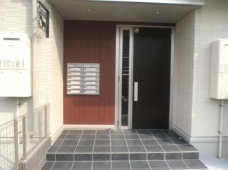 【エントランス】 | 落ち着いたエントランスです