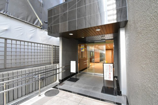 【エントランス】 | JR南武線・京急本線「八丁畷」駅徒歩3分の好立地！JR京浜東北・根岸線「川崎」駅徒歩15分の複数路線2駅利用可能！