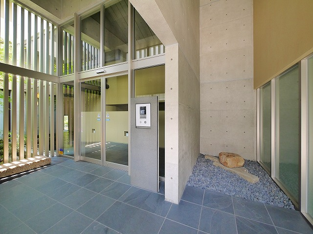 パークナードならまち東城戸のエントランス|オートロック付きで安心です