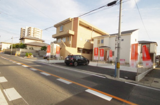 【前面道路含む現地写真】 | 1号棟　現地（2018年10月）撮影
前面道路は北側約7.2mの公道。 