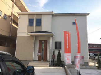 【外観】 | 1号棟　現地（2018年10月）撮影
堂々完成しました！
土地面積は51.76坪。駐車並列2台可能。 