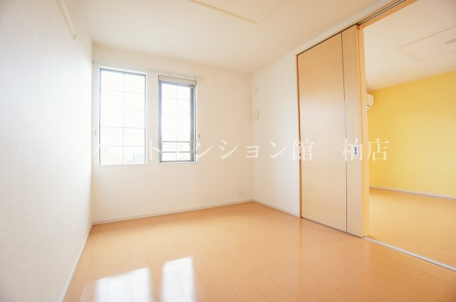 セレッソ三輪野山の洋室