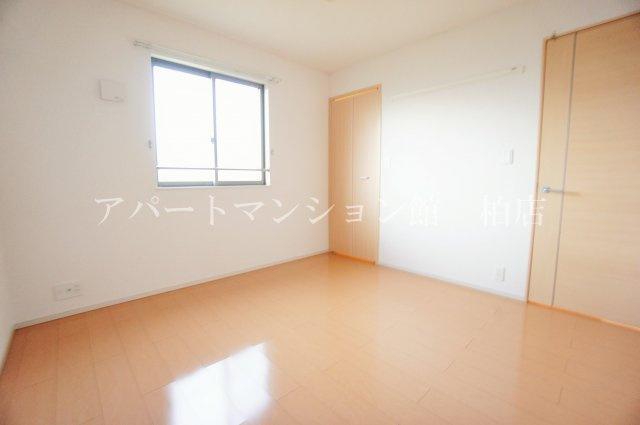 セレッソ三輪野山の洋室