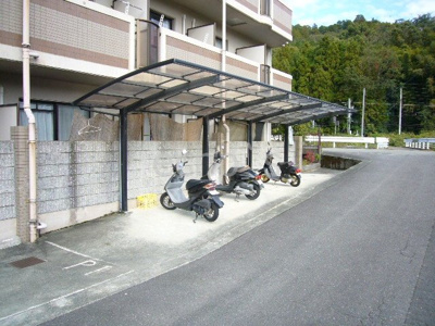 【駐車場】 | アローフィールドつどい | 駐輪場