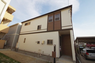 【外観】 | 2号棟　現地（2018年10月）撮影
堂々完成しました！
土地面積は51.73坪。駐車並列2台可能。 