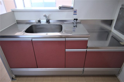 【キッチン】 | ステラ | ★赤色のお洒落なキッチン★