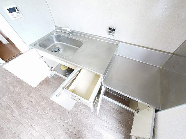 エトワール朝倉　Ａのキッチン|コンパクトなキッチンで掃除もラクラク