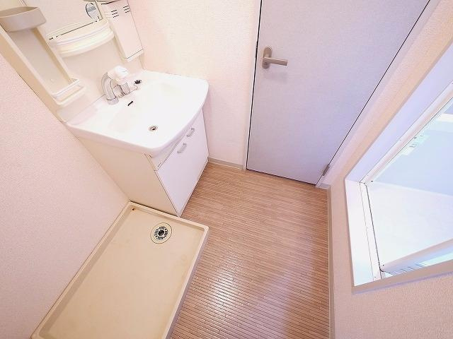 エトワール朝倉　Ａの洗面所|ゆったりとスペースのある洗面所