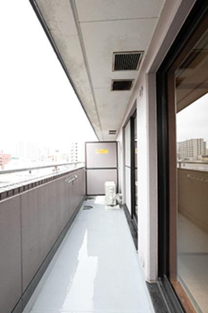 真成館ビルのバルコニー|※写真は同タイプの別室になります