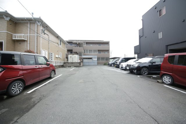 サンヒルズ石塚の駐車場